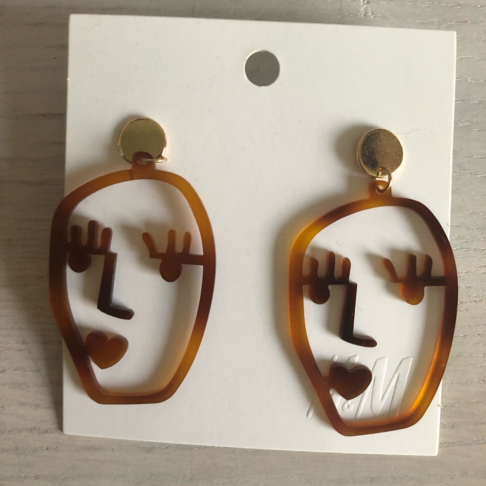 Face earrings